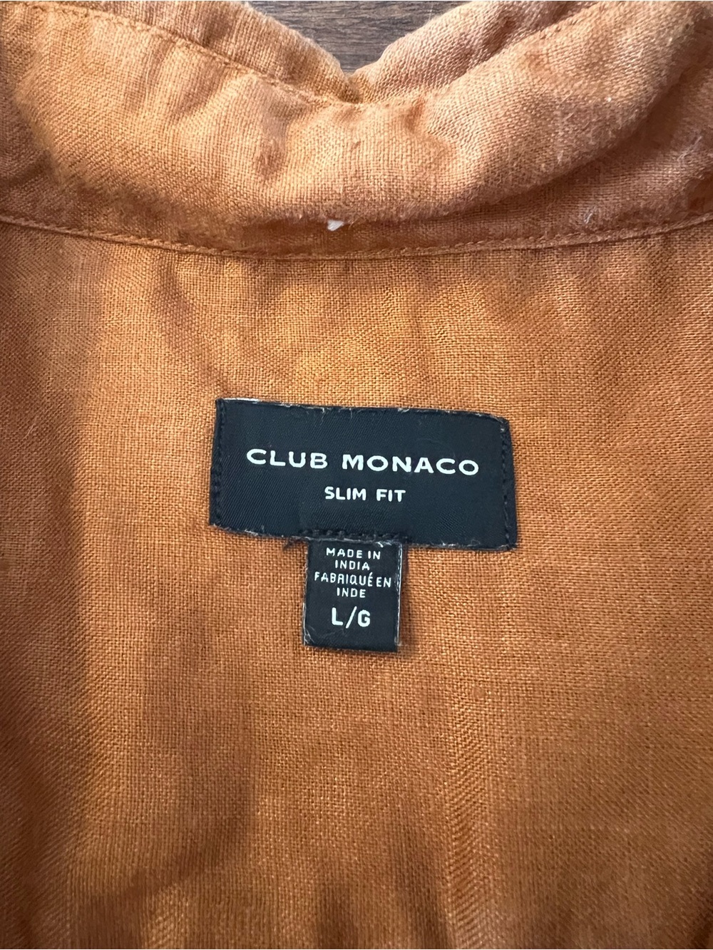 Club Monaco Men's Short-Sleeve Button-Down Shirt in Rust Burnt Orange - Picture 4 of 4